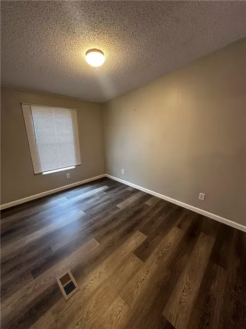 Bedroom - 929 Stringer Weeks Rd, Smiths Station, AL 36877 photo 2 of 2