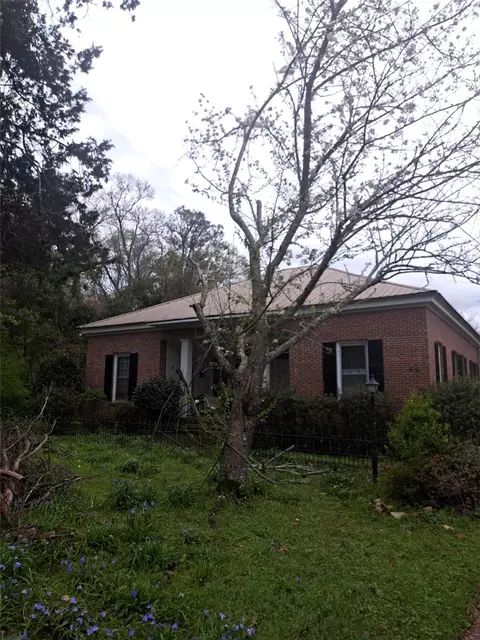 33 Railroad Ave, Notasulga, AL 36866