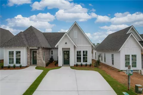 1045 Hunters Way, Opelika, AL 36801