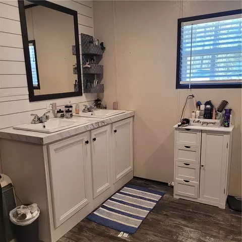 Bath - 1265 Mapp Rd, Valley, AL 36854 photo 1 of 5