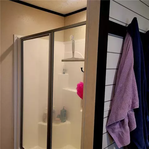 Bath - 1265 Mapp Rd, Valley, AL 36854 photo 3 of 5
