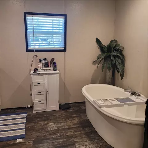 Bath - 1265 Mapp Rd, Valley, AL 36854 photo 2 of 5