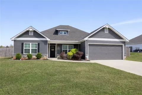 1221 Lowndes St, Opelika, AL 36801