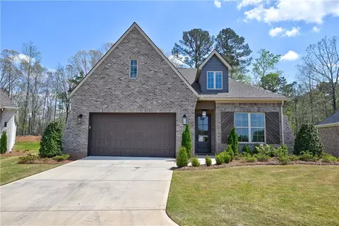 585 Windsor Dr, Opelika, AL 36801