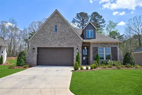 585 Windsor Dr, Opelika, AL 36801