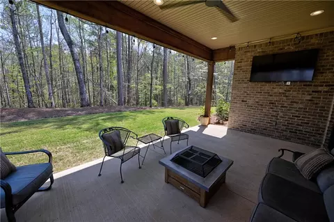 585 Windsor Dr, Opelika, AL 36801