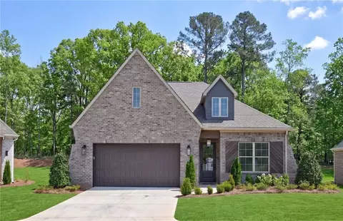585 Windsor Dr, Opelika, AL 36801