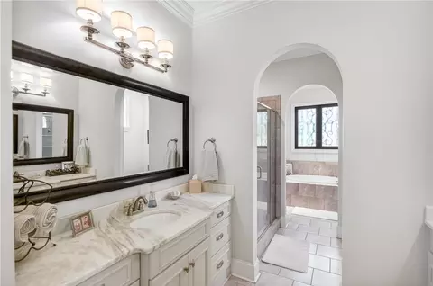 Bath - 1663 Marie Loop, Auburn, AL 36830 photo 2 of 8