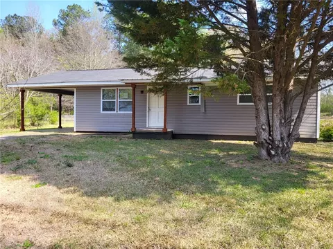 5202 32nd St, Lanett, AL 36863
