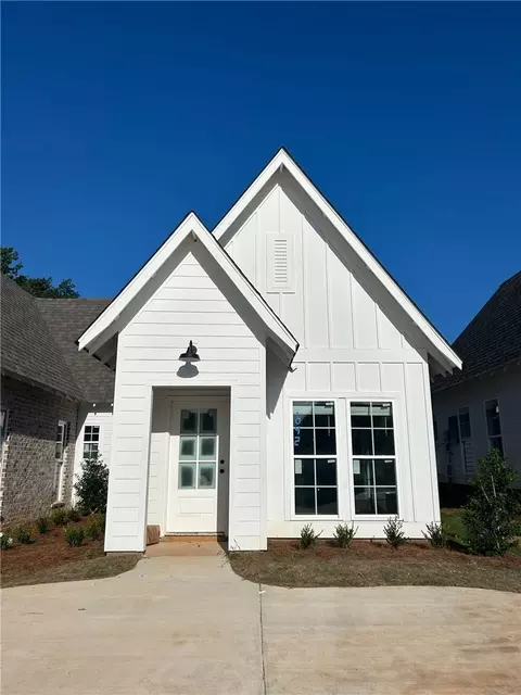 1042 Hunters Way, Opelika, AL 36801