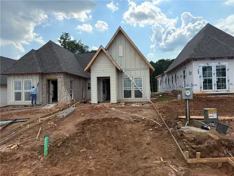 1042 Hunters Way, Opelika, AL 36801