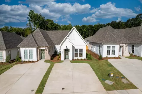 1042 Hunters Way, Opelika, AL 36801