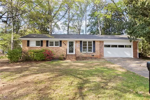 208 Preston Ct, Opelika, AL 36801