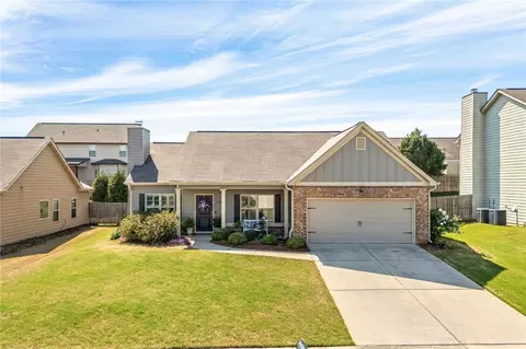 2706 Samantha Ln, Opelika, AL 36804