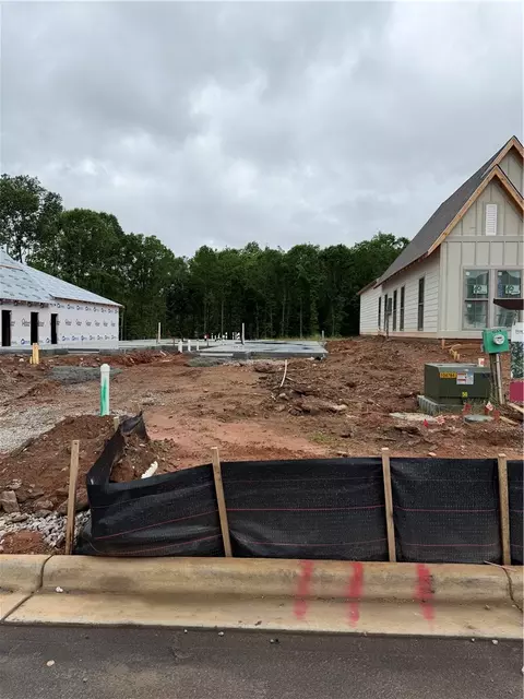 1050 Hunters Way, Opelika, AL 36801