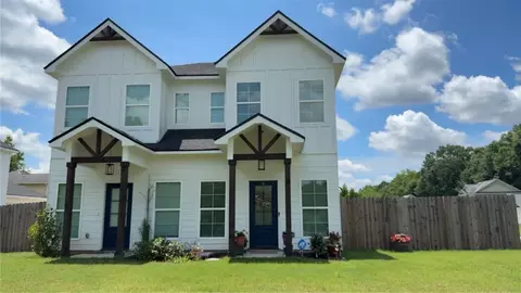 105 Cove Creek Dr, Opelika, AL 36804