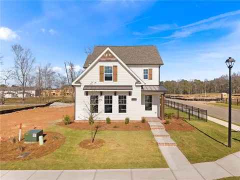 517 Whooper Ln, Auburn, AL 36832