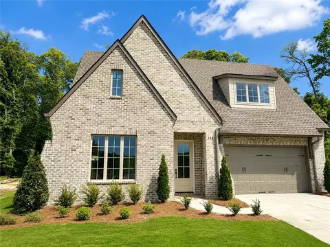 588 Glenview Ct, Auburn, AL 36830