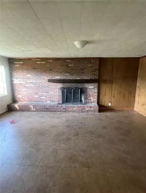 Living - 920 Fortner St, Dothan, AL 36301 photo 2 of 3