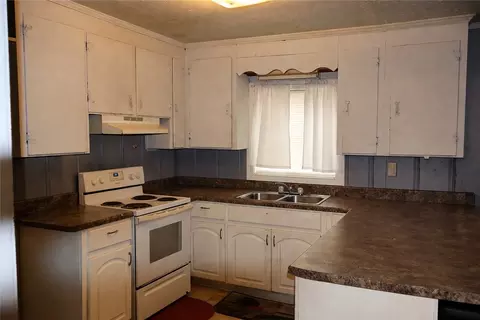 Kitchen - 920 Fortner St, Dothan, AL 36301 photo 1 of 1