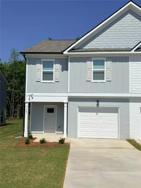 1287 Mccoy St, Opelika, AL 36801