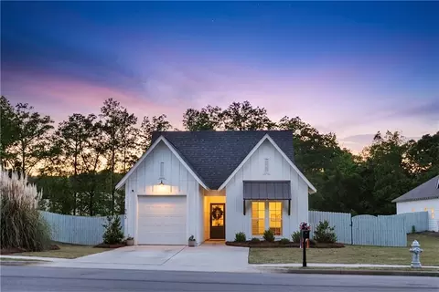 553 Cedarbrook Dr, Auburn, AL 36830
