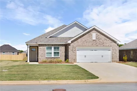 2034 Superior Dr, Opelika, AL 36804