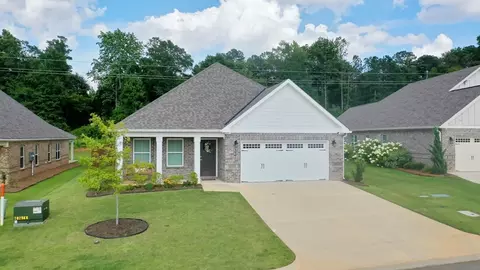 1835 Hidden Lakes Dr, Opelika, AL 36801