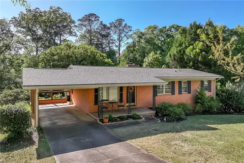 1404 Novella St, Opelika, AL 36801