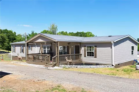 15 Mocassin Dr, Phenix City, AL 36869