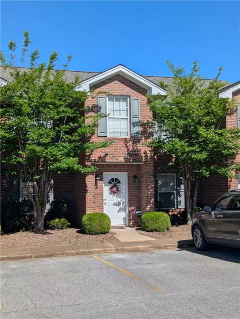 1477 N Donahue Dr #706, Auburn, AL 36830