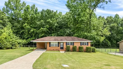 301 Ballard Ave, Opelika, AL 36804