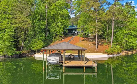 74 Bluebird Trl, Jacksons Gap, AL 36861