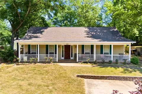 930 Sanders St, Auburn, AL 36830