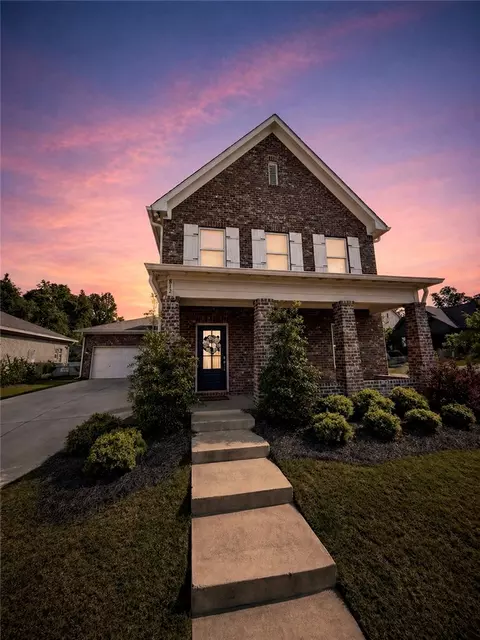 812 Clear Spring Dr, Auburn, AL 36830