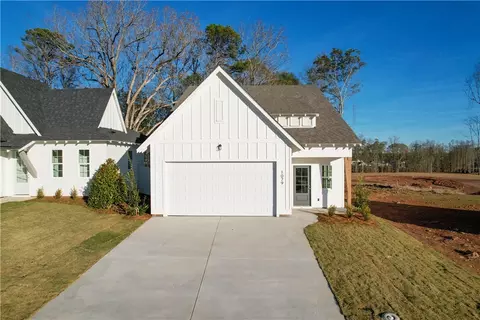 41 Crossing Ct W, Valley, AL 36854