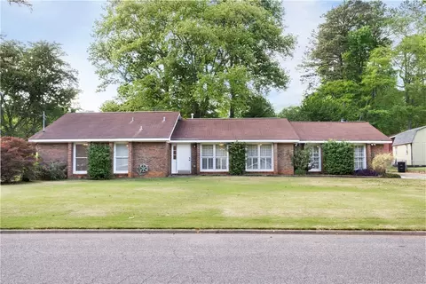 1800 Calcutta Dr, Opelika, AL 36801