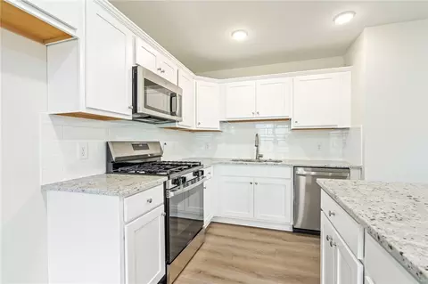 Kitchen - 984 Como Way, Opelika, AL 36804 photo 1 of 2