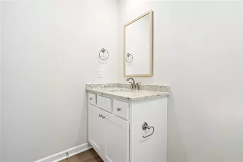 Bath - 984 Como Way, Opelika, AL 36804 photo 2 of 3