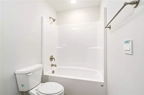Bath - 984 Como Way, Opelika, AL 36804 photo 3 of 3