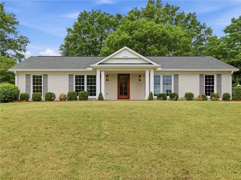 300 Kimberly Dr, Auburn, AL 36832