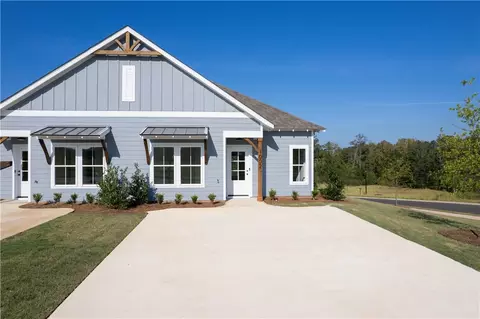 Exterior - 1002 Twin Ln, Valley, AL 36854 photo 1 of 7