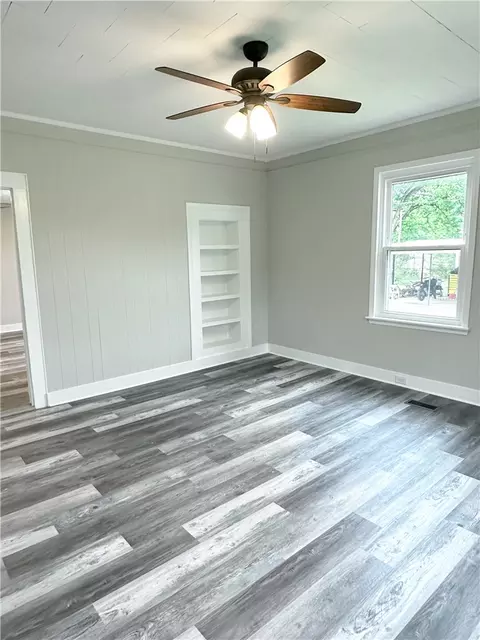 Living - 209 Combs St, Valley, AL 36854 photo 2 of 4