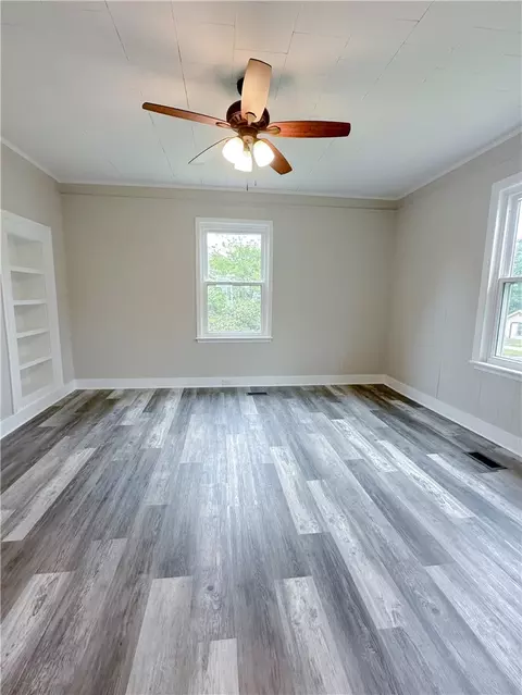 Living - 209 Combs St, Valley, AL 36854 photo 3 of 4