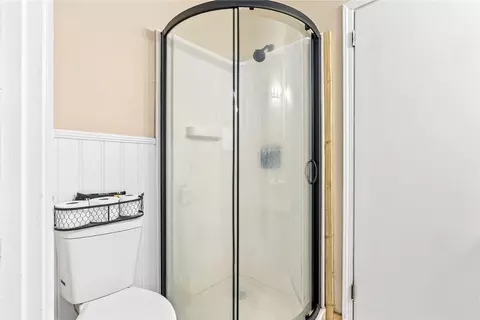 Bath - 1612 33rd St, Valley, AL 36854 photo 3 of 3