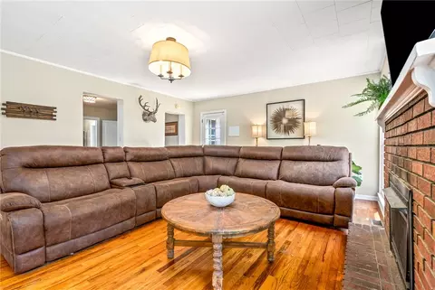 Living - 1612 33rd St, Valley, AL 36854 photo 4 of 4