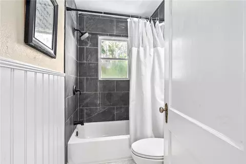 Bath - 1612 33rd St, Valley, AL 36854 photo 2 of 3