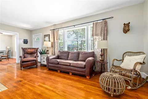 Living - 1612 33rd St, Valley, AL 36854 photo 2 of 4