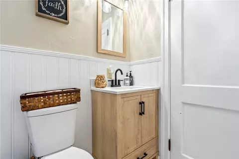 Bath - 1612 33rd St, Valley, AL 36854 photo 1 of 3