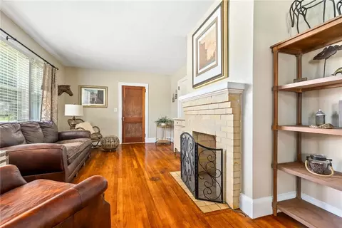 Living - 1612 33rd St, Valley, AL 36854 photo 1 of 4